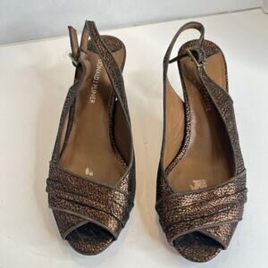 Donald J Pliner Size 8.5 Brown Cracked Metallic Kitten Heels